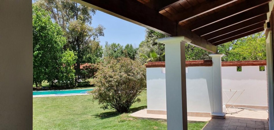 VENDO CASA EN COUNTRY LA HERRADURA 