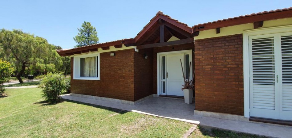 VENDO CASA EN COUNTRY LA HERRADURA 