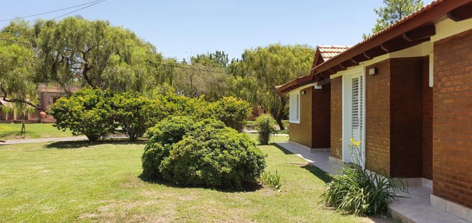 VENDO CASA EN COUNTRY LA HERRADURA 